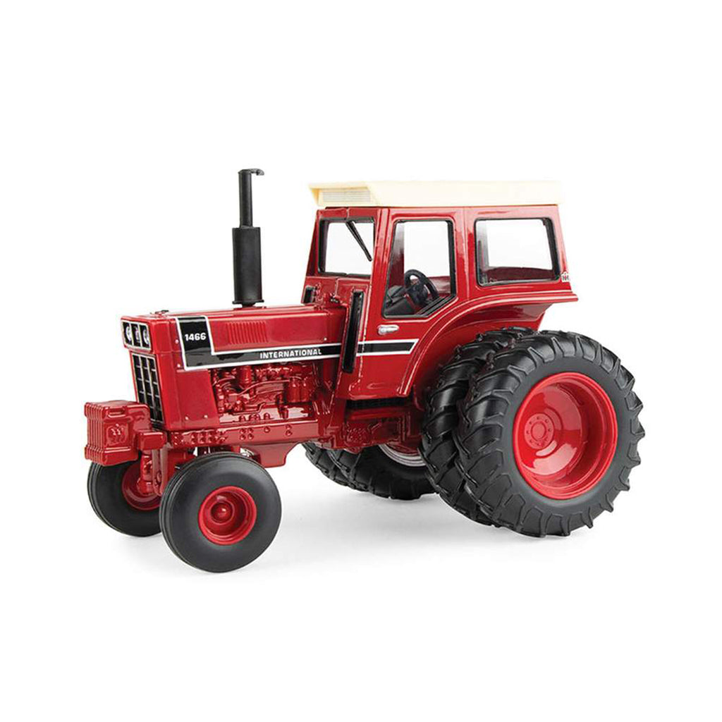 International 1466 Tractor w/Duals