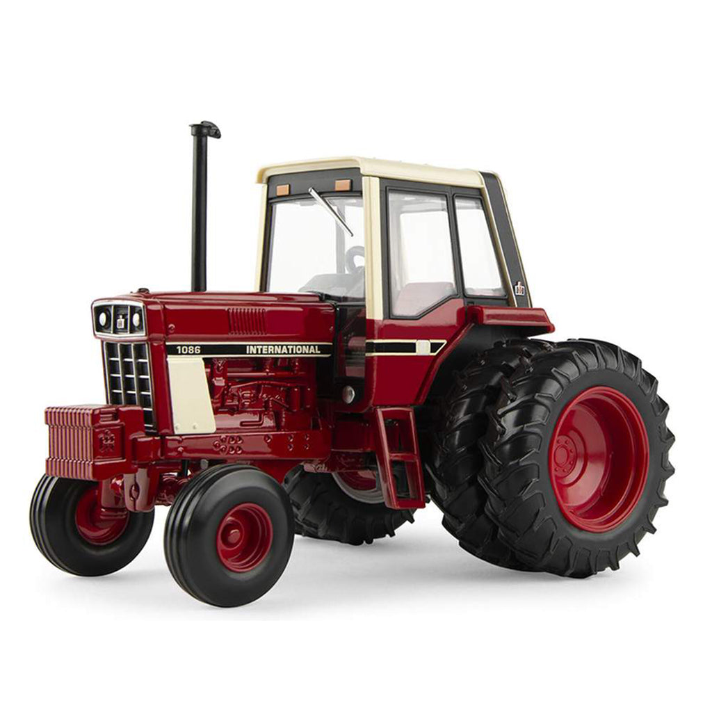 International 1086 Tractor w/Duals