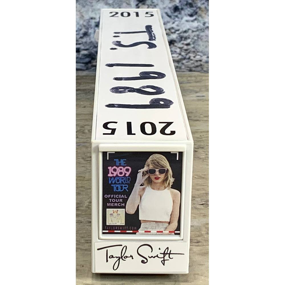 Kenworth T700 w/Merch Sales Trailer "Upstaging Inc. - Taylor Swift - The 1989 World Tour 2015 - Merch Trailer"