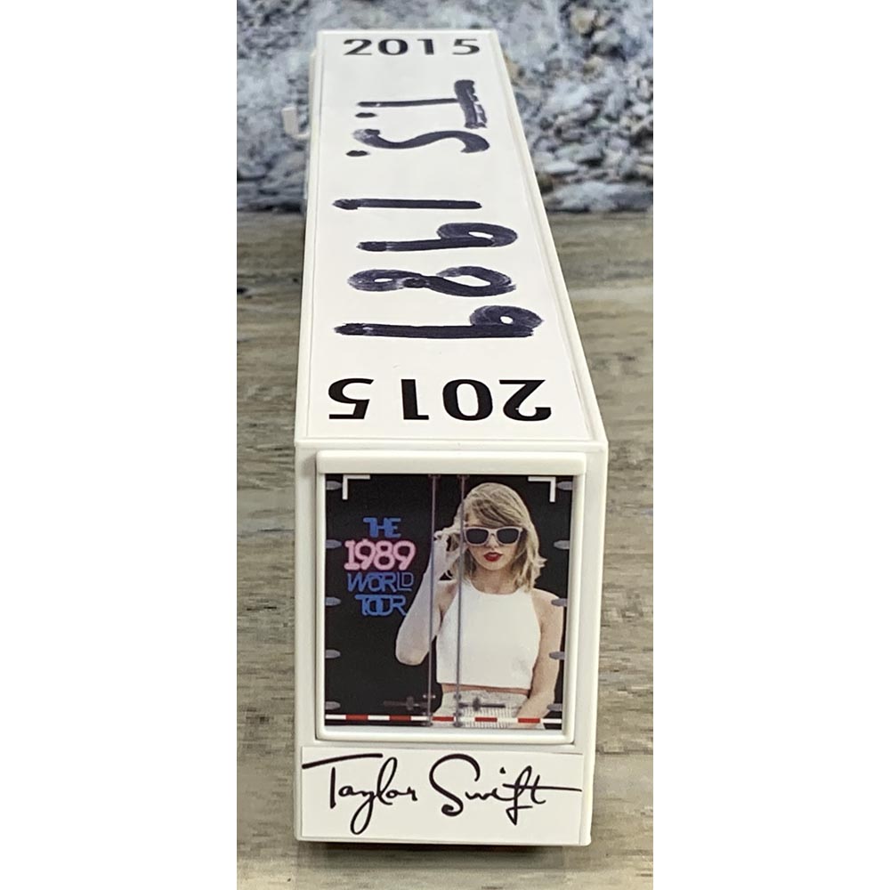 Kenworth T700 w/Moving Van Trailer "Upstaging Inc. - Taylor Swift - The 1989 World Tour 2015 - Version 2"