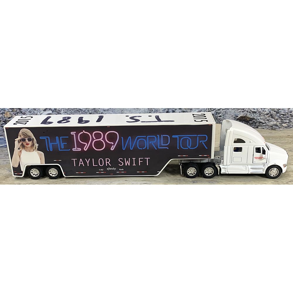 Kenworth T700 w/Moving Van Trailer "Upstaging Inc. - Taylor Swift - The 1989 World Tour 2015 - Version 2"