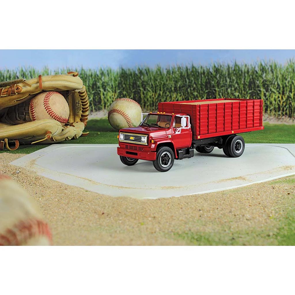 1975 Chevrolet C-65 Grain Truck with Corn Load (Red)