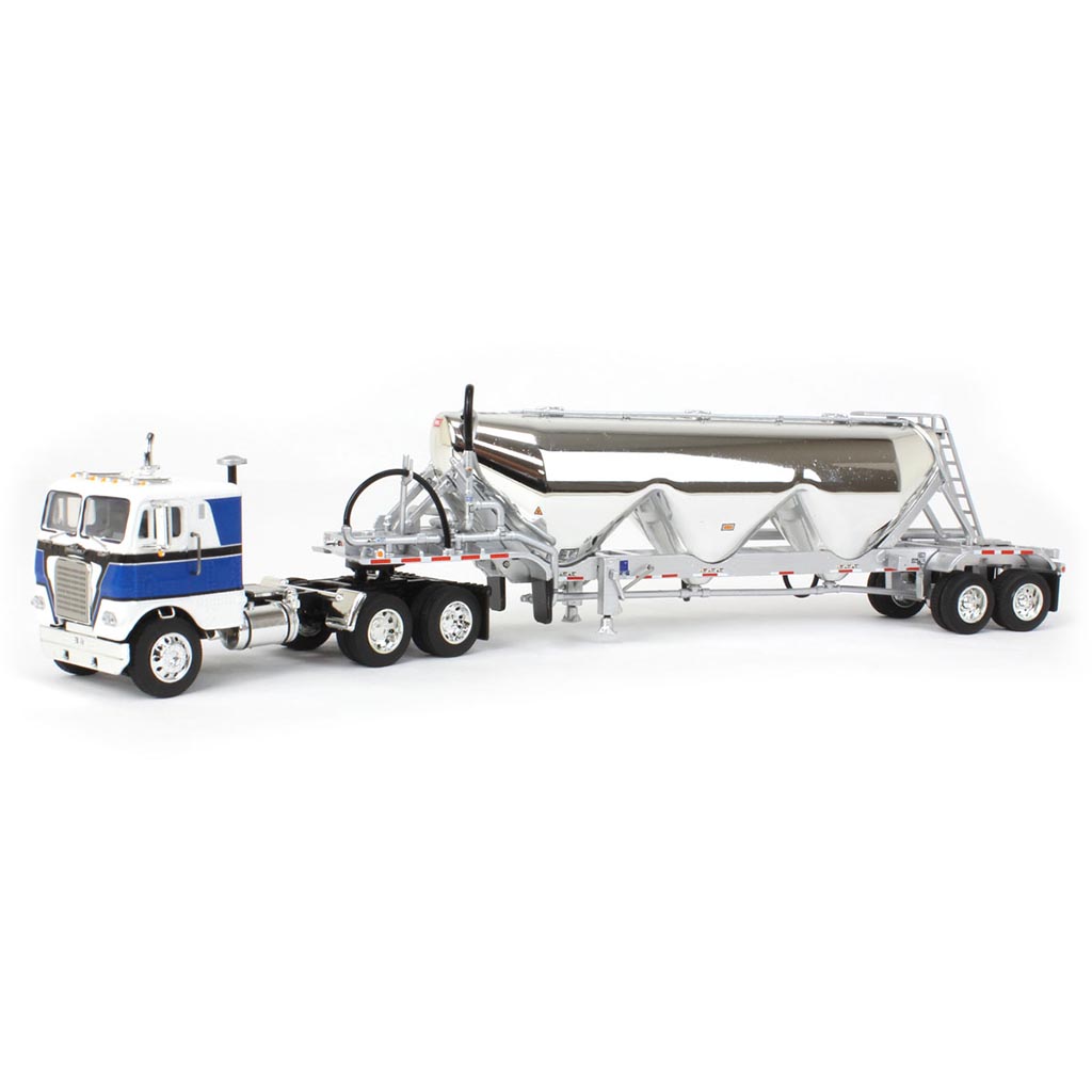 International TranStar COE hauling a 45 Wilson Vintage Livestock Trailer - 69-2028 International TranStar COE hauling a 45 Wilson Vintage Livestock Trailer - 69-2028