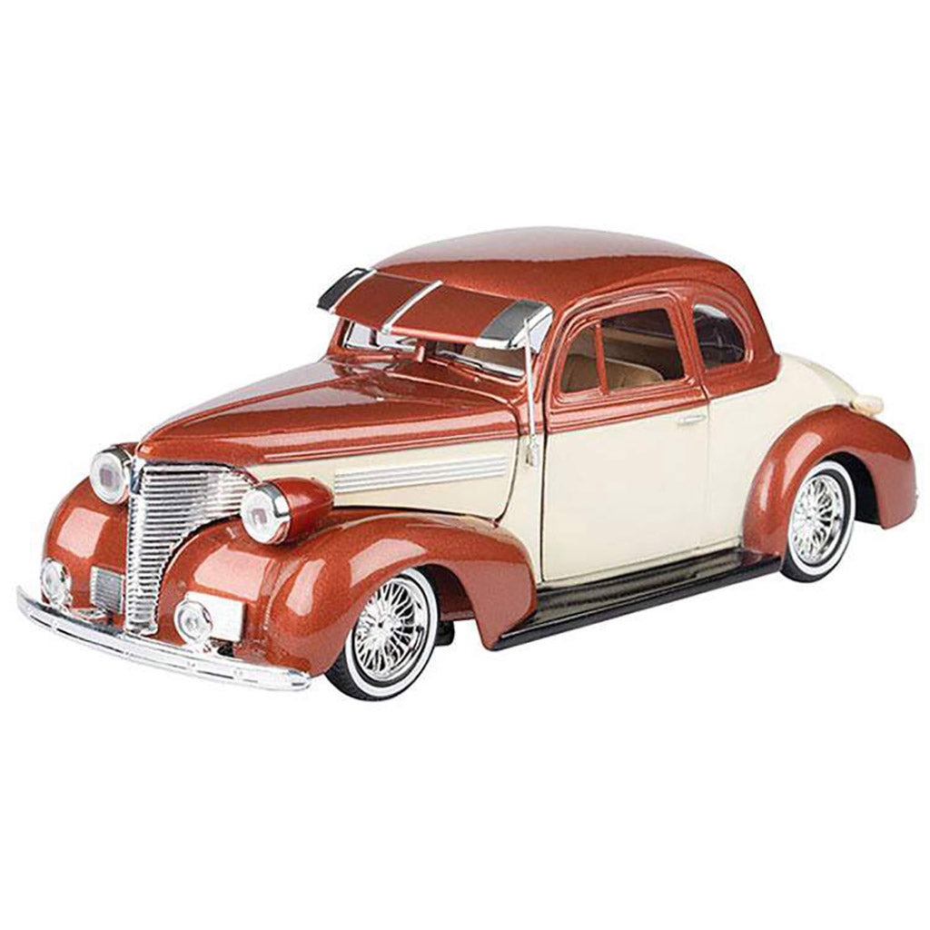 1939 Chevy Coupe Lowrider (Cream/Tan)