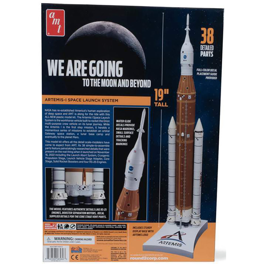 Model rocket kit packaging with text and images of a rocket and moon.