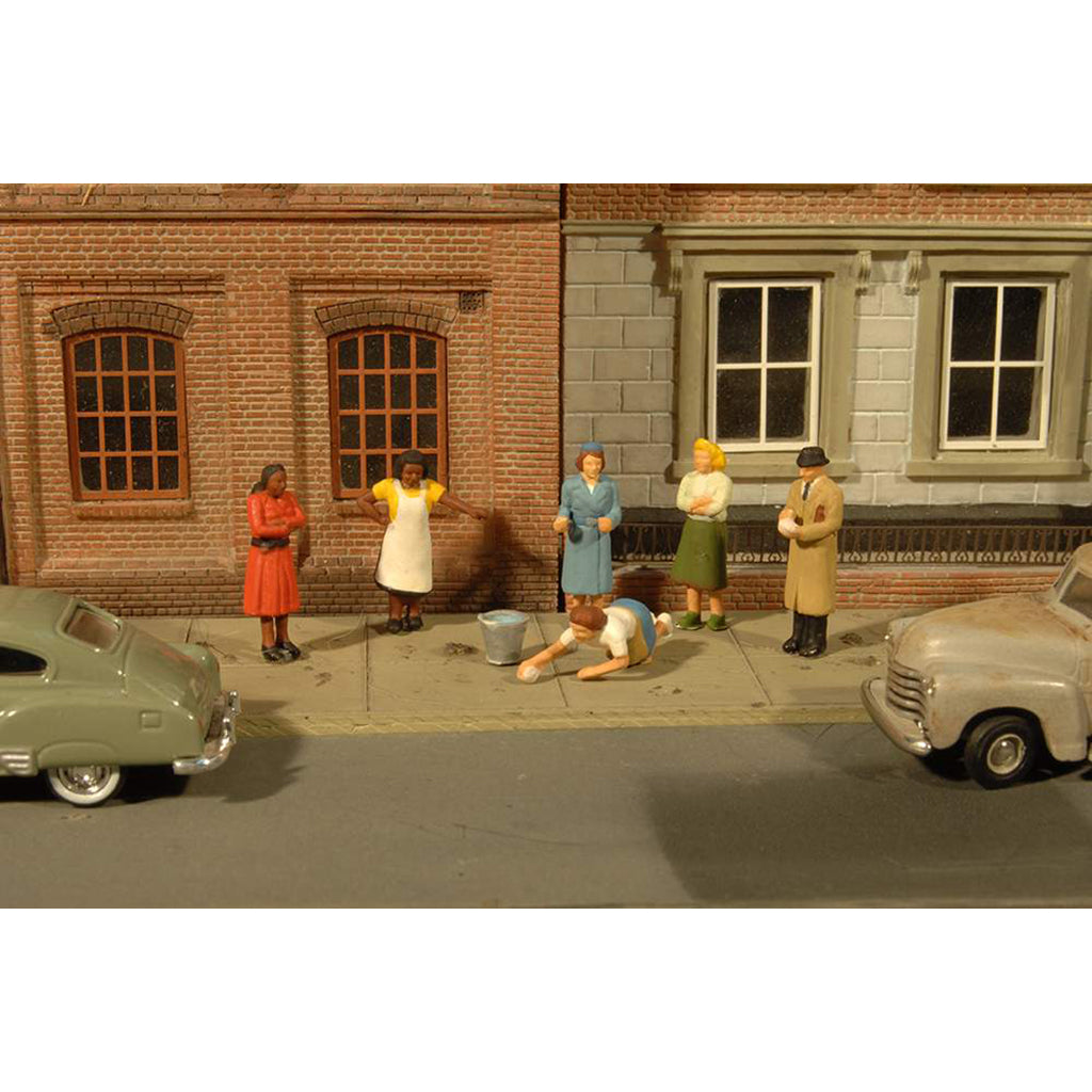 O-Gauge Sidewalk People (7)