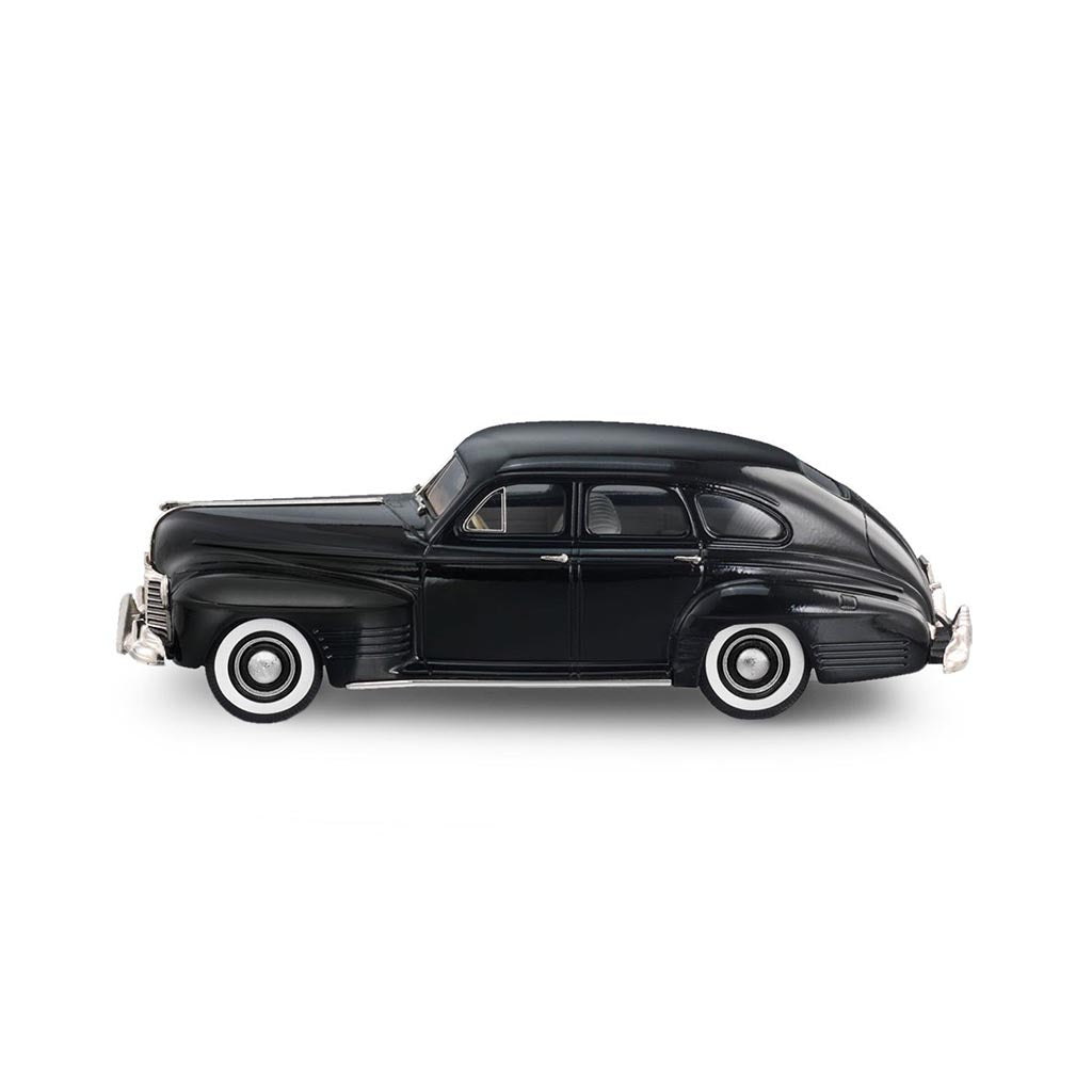 1941 Pontiac Streamliner "Torpedo" Sedan Coupe (Black)