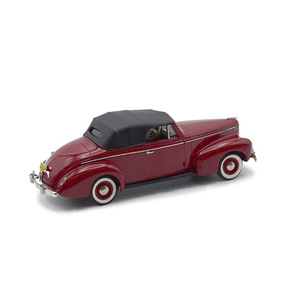 1940 Nash Ambassador Eight Convertible (Romany Red/Black)