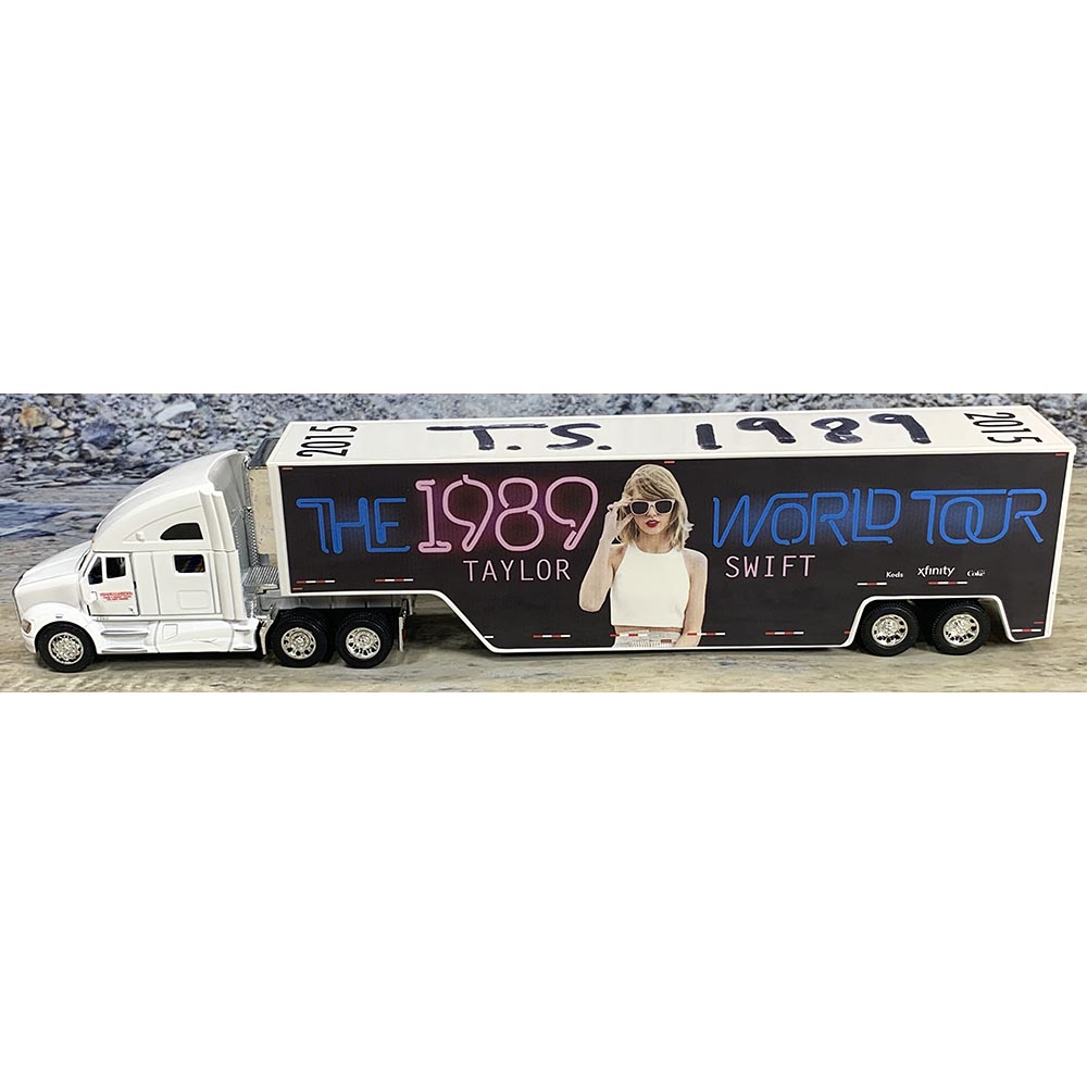 Kenworth T700 w/Moving Van Trailer "Upstaging Inc. - Taylor Swift - The 1989 World Tour 2015 - Version 1"