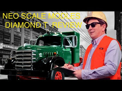 1955 Diamond T 921 Sleeper Conventional Tractor (Green/Black)