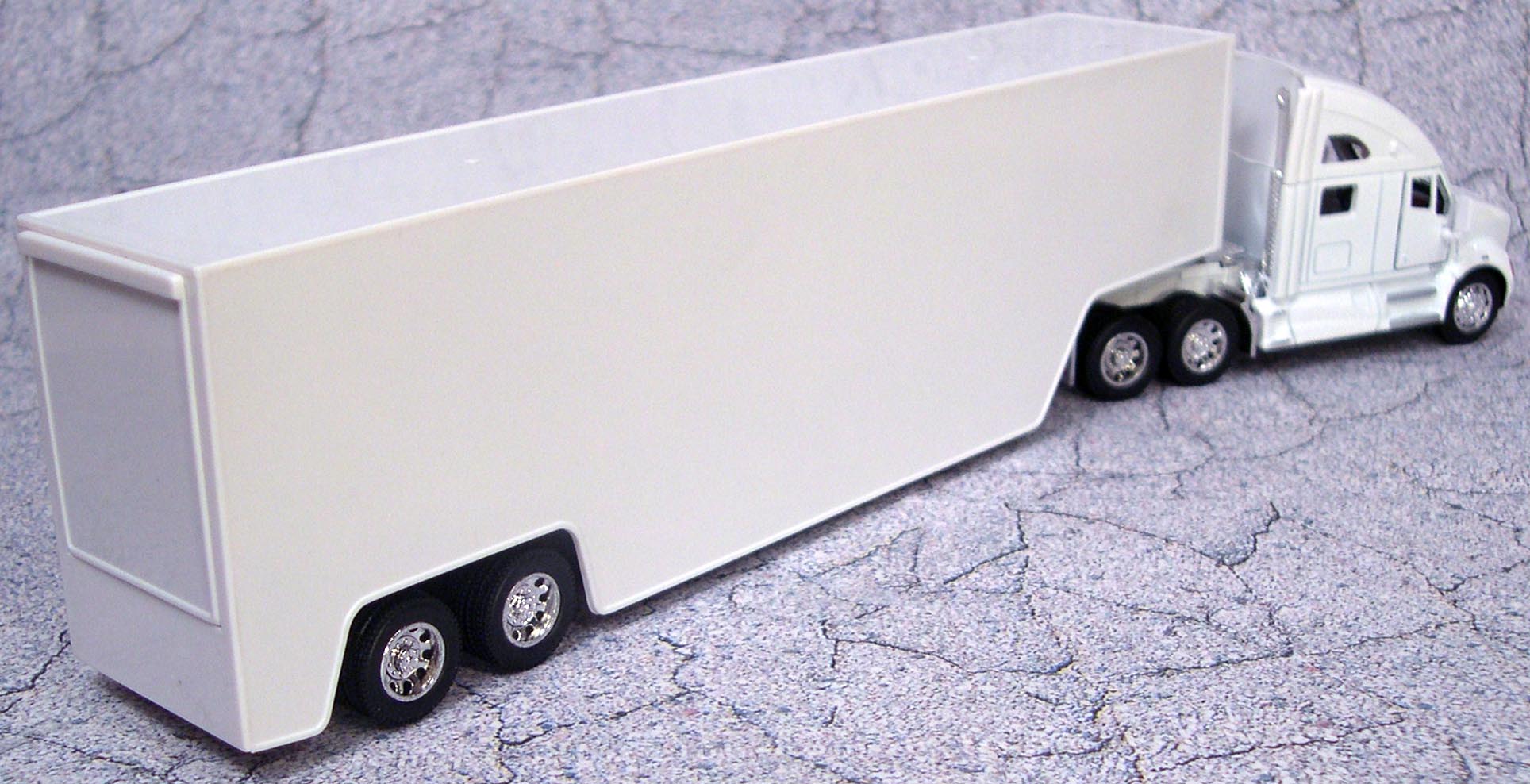 Kenworth T700 w/Race Car Trailer (White - Undecorated) – Heartland