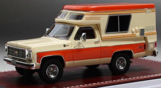 1976 Chevrolet K5 Blazer Chalet (Cream/Orange)